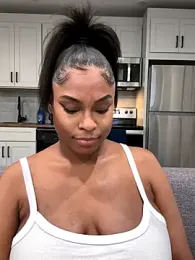 CandyLuxxxx webcam model stream image