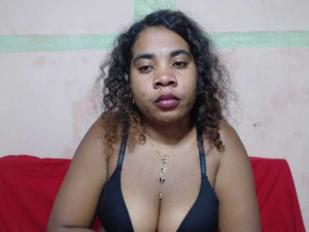 AlineEdena webcam model stream image