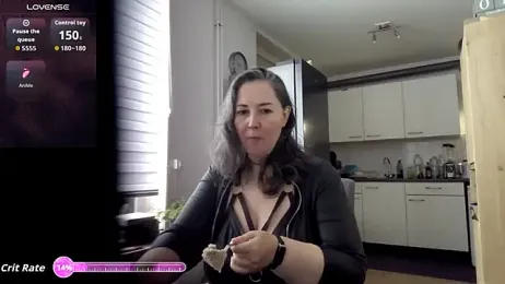 MilfGina webcam model stream image