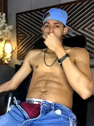 B_Wild webcam stripchat model stream image