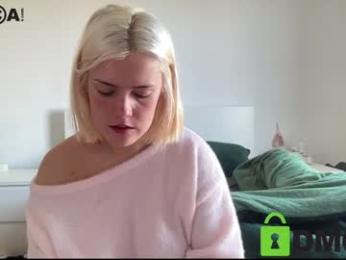 petiteminxlara webcam model stream image