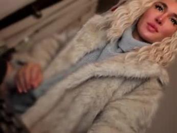 transnextdoor_ webcam model stream image