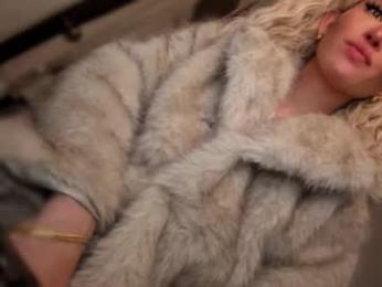 transnextdoor_ webcam model stream image