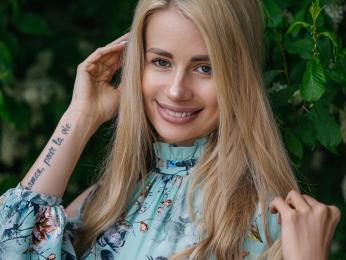 StephanieMoore webcam model stream image