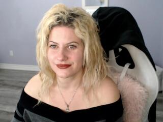 Bella Starrrr webcam model stream image