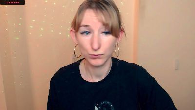 LillyBluee webcam model stream image