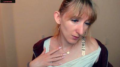 LillyBluee webcam model stream image