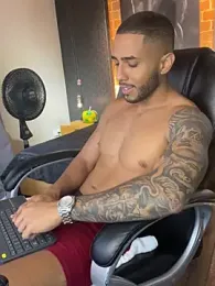 Lucaswatsons webcam stripchat model stream image