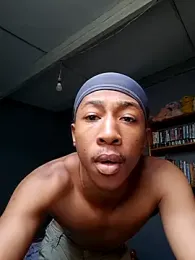 Peterveero12 webcam model stream image