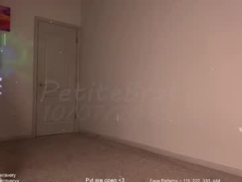 petitebrat webcam model stream image