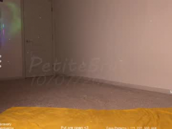 petitebrat webcam model stream image