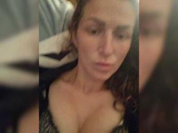 Kira19991999 webcam model stream image