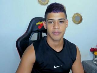 Dereck Hartmann webcam model stream image