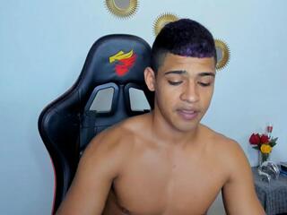 Dereck Hartmann webcam model stream image