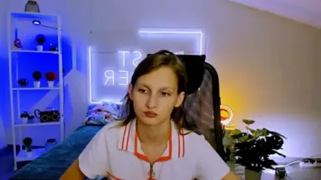 EllaHorton webcam model stream image