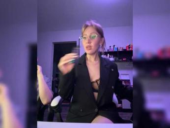 Durnaya_kis webcam model stream image