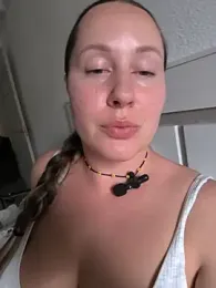 Mona_Plus webcam model stream image