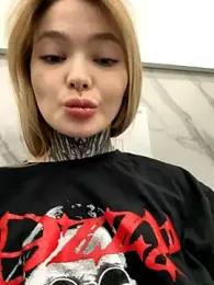 AriWild webcam stripchat model stream image