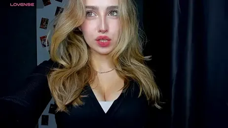 YaraKroft_ webcam model stream image