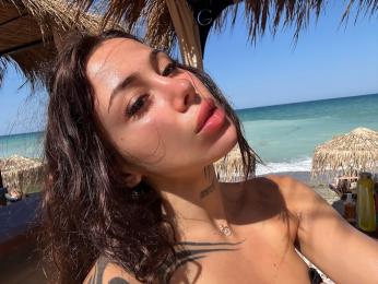 EvvaMiller webcam model stream image