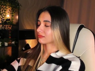 darlabelle webcam model stream image