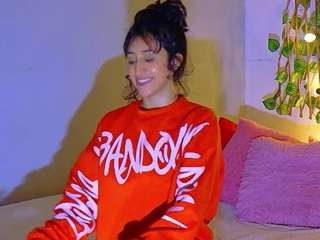 luxkaroline webcam camsoda model stream image