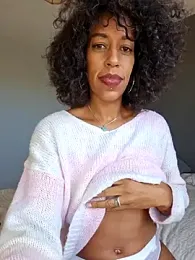 Goldenlace webcam model stream image