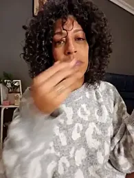 Goldenlace webcam model stream image