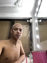SwettRenata_ webcam model stream image