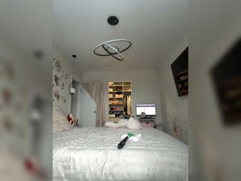 MilaLuxe webcam model stream image