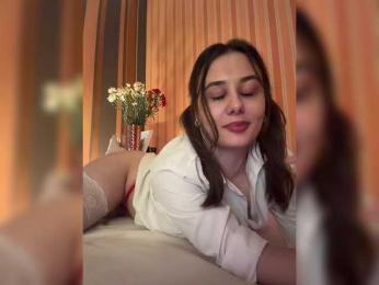 MoniClark webcam bongacams model stream image