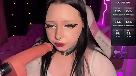 dollskill_ webcam model stream image