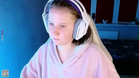mon_lola webcam model stream image
