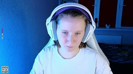 mon_lola webcam model stream image