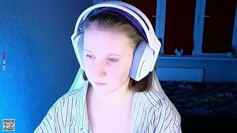 mon_lola webcam model stream image