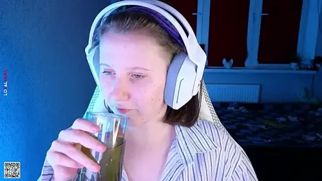 mon_lola webcam model stream image