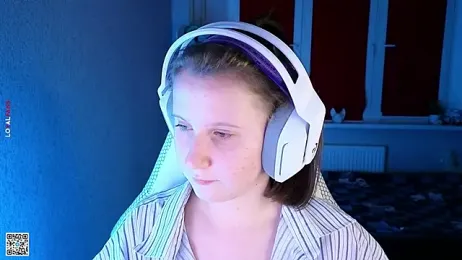 mon_lola webcam model stream image