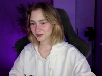 KUQOSA webcam model stream image