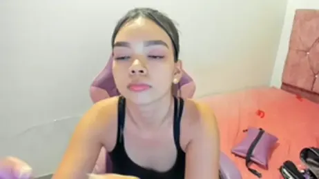 shy_luna18 webcam model stream image