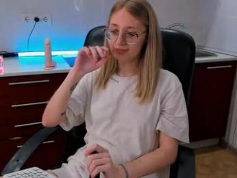 livyybosom webcam model stream image