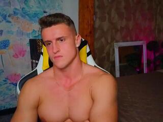 Leo Cavalli webcam model stream image