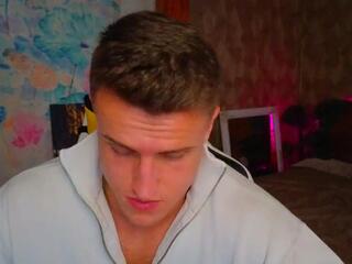 Leo Cavalli webcam model stream image