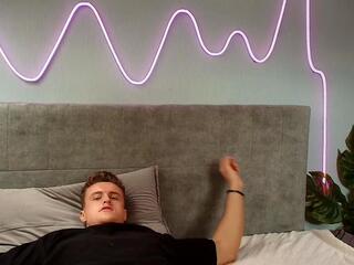 Leo Cavalli webcam model stream image