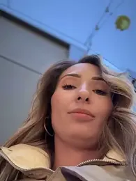 LetsFunKARINA webcam model stream image