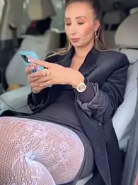 LetsFunKARINA webcam model stream image