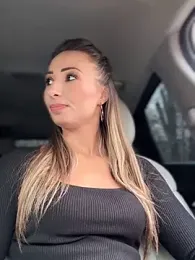 LetsFunKARINA webcam model stream image