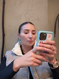 LetsFunKARINA webcam model stream image