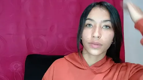 Nylaahh_ webcam model stream image