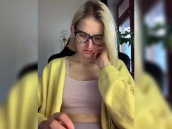 Asya_ webcam model stream image