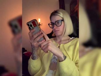 Asya_ webcam model stream image